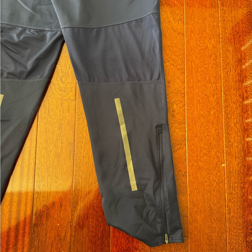 New Balance Black Men’s Joggers - Picture 4 of 5